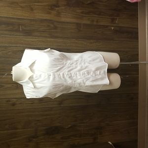 DCC Missy sleeveless button down top